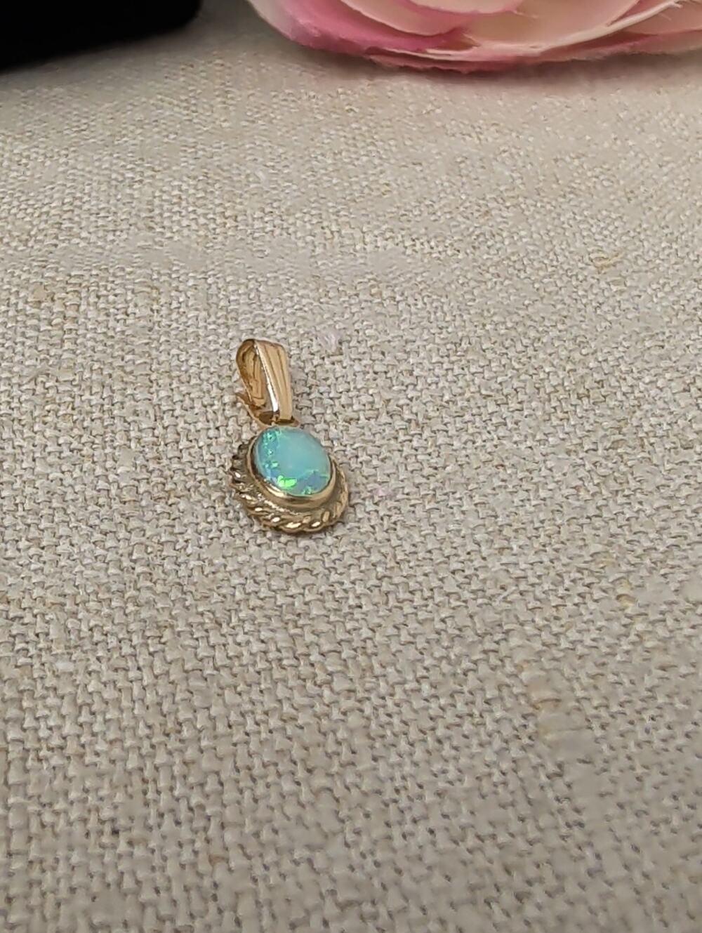 Vintage Carla 14k Opal Pendant Mini 1/2"